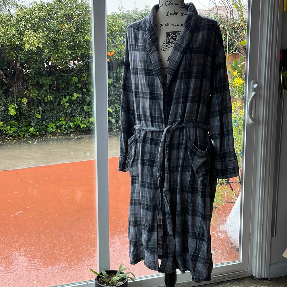 Plaid Nautica Robe with Pockets (size L/XL